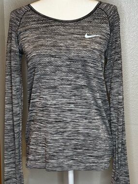 Nike Women’s Black & Gray Marled Long Sleeve Tee